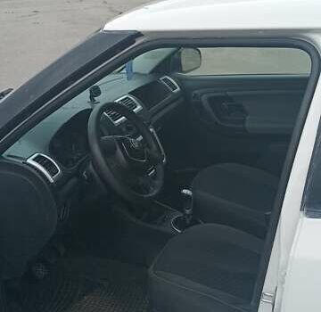 Белый Шкода Фабия, объемом двигателя 1.39 л и пробегом 304 тыс. км за 3950 $, фото 4 на Automoto.ua