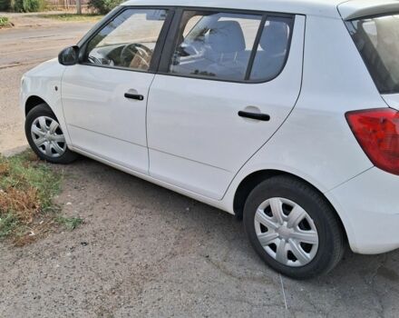 Белый Шкода Фабия, объемом двигателя 1.2 л и пробегом 153 тыс. км за 4300 $, фото 1 на Automoto.ua