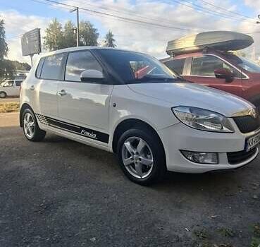 Белый Шкода Фабия, объемом двигателя 1.4 л и пробегом 285 тыс. км за 6050 $, фото 2 на Automoto.ua