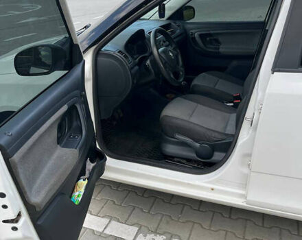 Білий Шкода Фабія, об'ємом двигуна 1.2 л та пробігом 217 тис. км за 4800 $, фото 6 на Automoto.ua