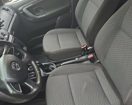 Белый Шкода Фабия, объемом двигателя 1.4 л и пробегом 285 тыс. км за 6050 $, фото 18 на Automoto.ua