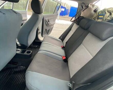 Белый Шкода Фабия, объемом двигателя 1.2 л и пробегом 250 тыс. км за 5500 $, фото 12 на Automoto.ua