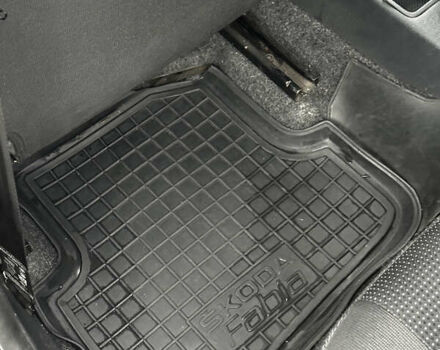 Белый Шкода Фабия, объемом двигателя 1.2 л и пробегом 162 тыс. км за 6000 $, фото 55 на Automoto.ua