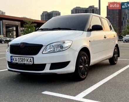 Белый Шкода Фабия, объемом двигателя 1.2 л и пробегом 231 тыс. км за 5700 $, фото 2 на Automoto.ua