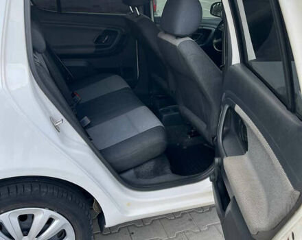 Білий Шкода Фабія, об'ємом двигуна 1.2 л та пробігом 217 тис. км за 4800 $, фото 9 на Automoto.ua