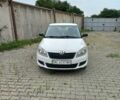 Белый Шкода Фабия, объемом двигателя 1.2 л и пробегом 240 тыс. км за 5200 $, фото 1 на Automoto.ua