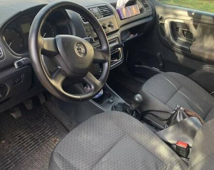 Белый Шкода Фабия, объемом двигателя 1.39 л и пробегом 241 тыс. км за 4500 $, фото 4 на Automoto.ua