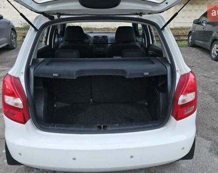 Шкода Фабия 2013 в Киеве на Automoto.ua Белый Шкода Фабия, объемом двигателя 1.39 л и пробегом 192 тыс. км за 5800 $, фото 4 на Automoto.ua