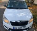 Белый Шкода Фабия, объемом двигателя 1.39 л и пробегом 241 тыс. км за 4500 $, фото 1 на Automoto.ua