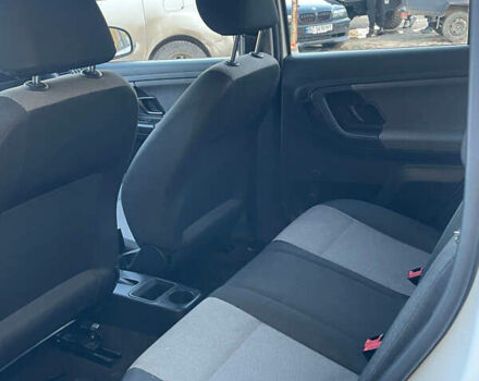 Белый Шкода Фабия, объемом двигателя 1.2 л и пробегом 183 тыс. км за 5000 $, фото 10 на Automoto.ua