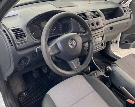 Белый Шкода Фабия, объемом двигателя 1.2 л и пробегом 250 тыс. км за 5500 $, фото 14 на Automoto.ua