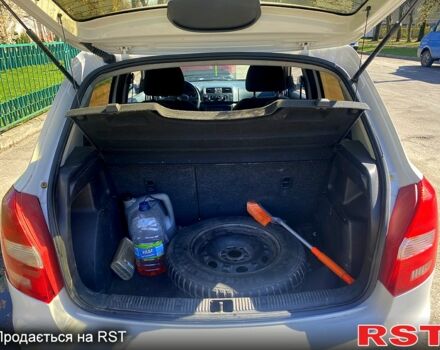 Белый Шкода Фабия, объемом двигателя 1.4 л и пробегом 358 тыс. км за 5250 $, фото 3 на Automoto.ua