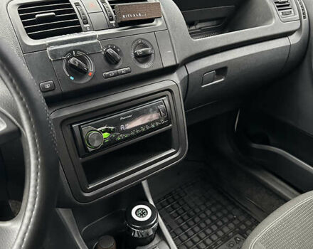 Белый Шкода Фабия, объемом двигателя 1.2 л и пробегом 162 тыс. км за 6000 $, фото 32 на Automoto.ua