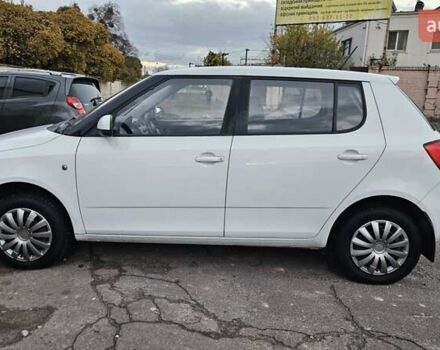 Шкода Фабия 2013 в Киеве на Automoto.ua Белый Шкода Фабия, объемом двигателя 1.39 л и пробегом 192 тыс. км за 5800 $, фото 2 на Automoto.ua