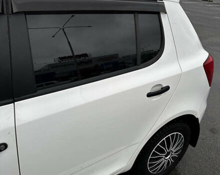 Белый Шкода Фабия, объемом двигателя 1.2 л и пробегом 162 тыс. км за 6000 $, фото 21 на Automoto.ua