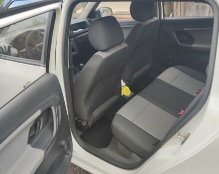 Белый Шкода Фабия, объемом двигателя 1.2 л и пробегом 172 тыс. км за 4900 $, фото 5 на Automoto.ua