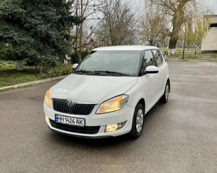 Белый Шкода Фабия, объемом двигателя 1.39 л и пробегом 221 тыс. км за 5200 $, фото 2 на Automoto.ua