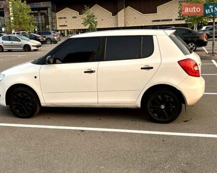 Белый Шкода Фабия, объемом двигателя 1.2 л и пробегом 231 тыс. км за 5700 $, фото 4 на Automoto.ua