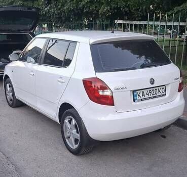 Белый Шкода Фабия, объемом двигателя 1.4 л и пробегом 285 тыс. км за 6050 $, фото 22 на Automoto.ua