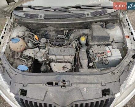 Белый Шкода Фабия, объемом двигателя 1.2 л и пробегом 172 тыс. км за 4900 $, фото 9 на Automoto.ua