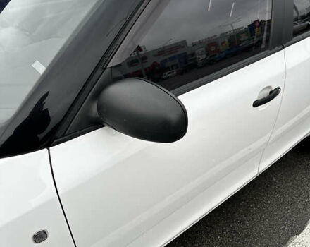 Белый Шкода Фабия, объемом двигателя 1.2 л и пробегом 162 тыс. км за 6000 $, фото 22 на Automoto.ua