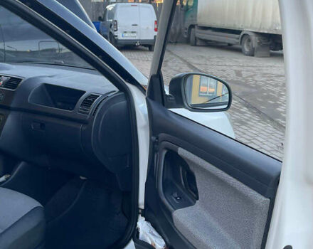 Белый Шкода Фабия, объемом двигателя 1.2 л и пробегом 183 тыс. км за 5000 $, фото 7 на Automoto.ua