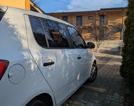 Белый Шкода Фабия, объемом двигателя 1.6 л и пробегом 174 тыс. км за 5999 $, фото 16 на Automoto.ua