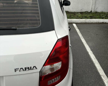 Белый Шкода Фабия, объемом двигателя 1.2 л и пробегом 162 тыс. км за 6000 $, фото 16 на Automoto.ua