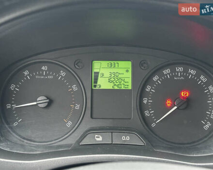 Белый Шкода Фабия, объемом двигателя 1.2 л и пробегом 162 тыс. км за 6000 $, фото 35 на Automoto.ua