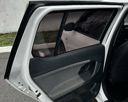 Белый Шкода Фабия, объемом двигателя 1.2 л и пробегом 162 тыс. км за 6000 $, фото 47 на Automoto.ua