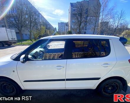 Белый Шкода Фабия, объемом двигателя 1.4 л и пробегом 358 тыс. км за 5250 $, фото 4 на Automoto.ua