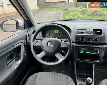 Белый Шкода Фабия, объемом двигателя 1.39 л и пробегом 221 тыс. км за 5200 $, фото 15 на Automoto.ua