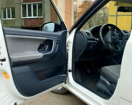 Білий Шкода Фабія, об'ємом двигуна 1.6 л та пробігом 167 тис. км за 6700 $, фото 5 на Automoto.ua