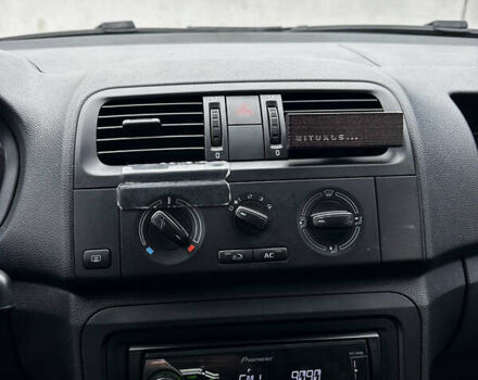 Белый Шкода Фабия, объемом двигателя 1.2 л и пробегом 162 тыс. км за 6000 $, фото 33 на Automoto.ua