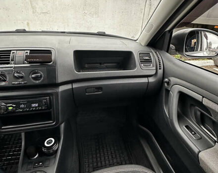 Белый Шкода Фабия, объемом двигателя 1.2 л и пробегом 162 тыс. км за 6000 $, фото 38 на Automoto.ua