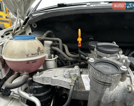 Белый Шкода Фабия, объемом двигателя 1.2 л и пробегом 162 тыс. км за 6000 $, фото 68 на Automoto.ua