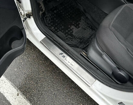 Белый Шкода Фабия, объемом двигателя 1.2 л и пробегом 162 тыс. км за 6000 $, фото 51 на Automoto.ua