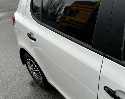 Белый Шкода Фабия, объемом двигателя 1.2 л и пробегом 162 тыс. км за 6000 $, фото 10 на Automoto.ua