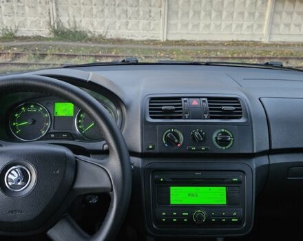 Шкода Фабия 2013 в Киеве на Automoto.ua Белый Шкода Фабия, объемом двигателя 1.4 л и пробегом 192 тыс. км за 5800 $, фото 7 на Automoto.ua