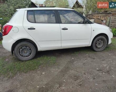 Белый Шкода Фабия, объемом двигателя 1.2 л и пробегом 172 тыс. км за 4900 $, фото 1 на Automoto.ua