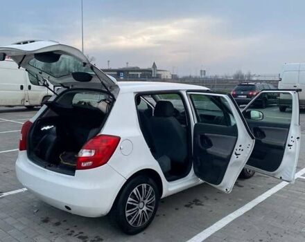 Белый Шкода Фабия, объемом двигателя 1.2 л и пробегом 250 тыс. км за 5500 $, фото 9 на Automoto.ua