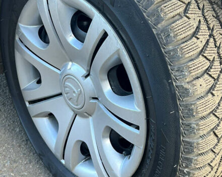 Белый Шкода Фабия, объемом двигателя 1.39 л и пробегом 221 тыс. км за 5200 $, фото 23 на Automoto.ua