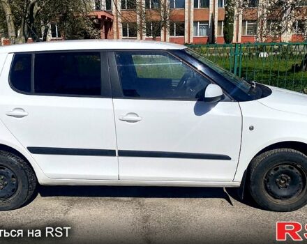 Белый Шкода Фабия, объемом двигателя 1.4 л и пробегом 358 тыс. км за 5250 $, фото 2 на Automoto.ua