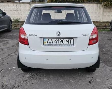Шкода Фабия 2013 в Киеве на Automoto.ua Белый Шкода Фабия, объемом двигателя 1.39 л и пробегом 192 тыс. км за 5800 $, фото 6 на Automoto.ua