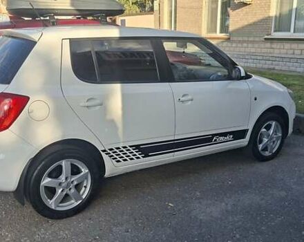 Белый Шкода Фабия, объемом двигателя 1.4 л и пробегом 285 тыс. км за 6050 $, фото 1 на Automoto.ua