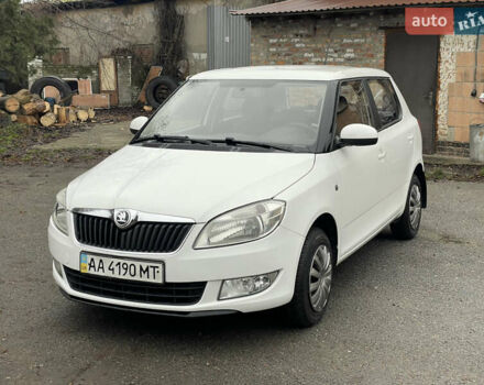 Белый Шкода Фабия, объемом двигателя 1.4 л и пробегом 198 тыс. км за 6200 $, фото 1 на Automoto.ua