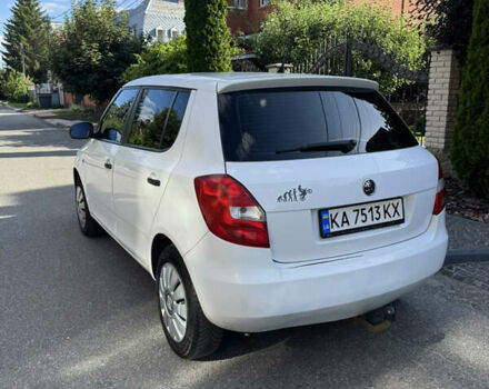 Белый Шкода Фабия, объемом двигателя 1.2 л и пробегом 235 тыс. км за 3590 $, фото 2 на Automoto.ua