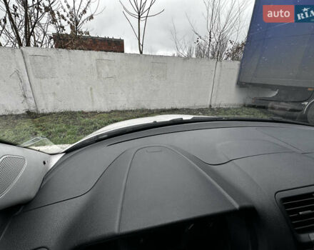 Белый Шкода Фабия, объемом двигателя 1.2 л и пробегом 162 тыс. км за 6000 $, фото 36 на Automoto.ua