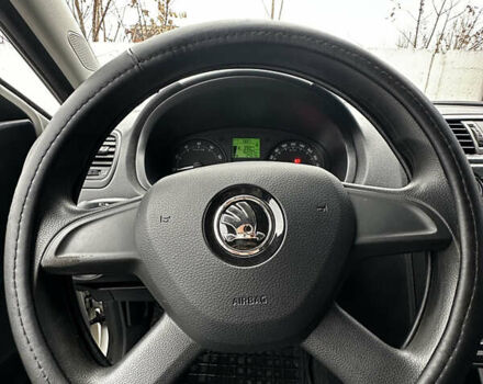 Белый Шкода Фабия, объемом двигателя 1.2 л и пробегом 162 тыс. км за 6000 $, фото 34 на Automoto.ua