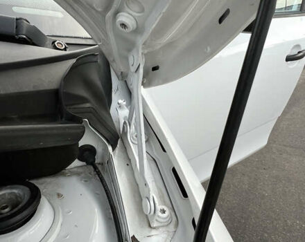 Белый Шкода Фабия, объемом двигателя 0 л и пробегом 130 тыс. км за 5300 $, фото 55 на Automoto.ua